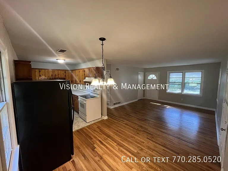 1148 Center St SW — Photo 8