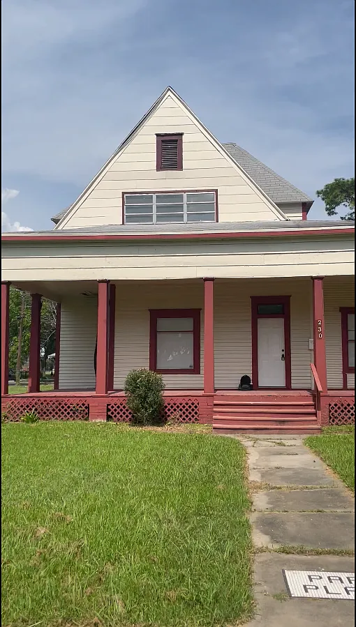 230 El Paso Ave — Photo 1