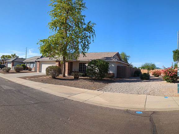 3rd image of 3062 E Carla Vista Dr