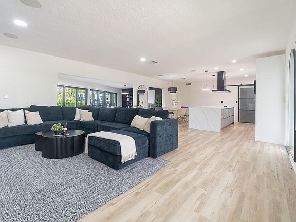 3rd image of 2878 NE 26th Street