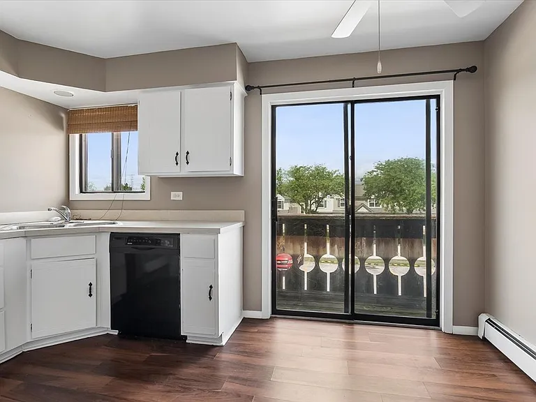 386 Echo Ln #4 — Photo 3