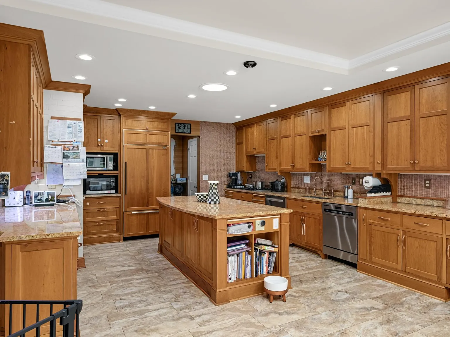 5 bed, 5.5 bath, 4458 sqft, $6,500 — Photo 4