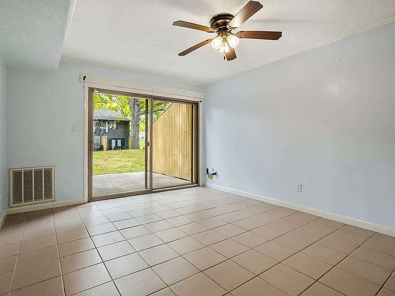 115 Beechnut St #A3 — Photo 12