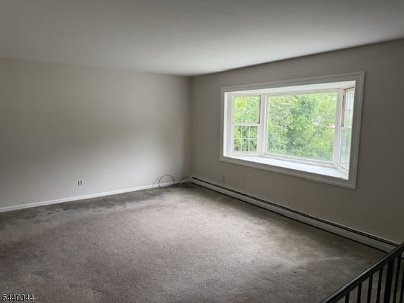 5th image of 4 Beardslee Hill Dr