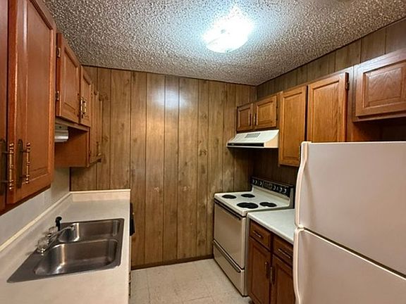 3rd image of 975 Minter Ln