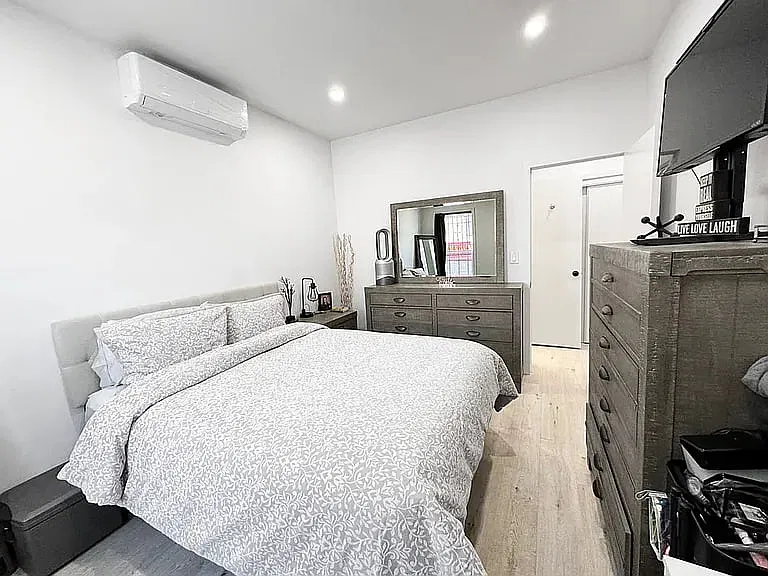 For Rent At 1742 Summerfield St — Photo 4