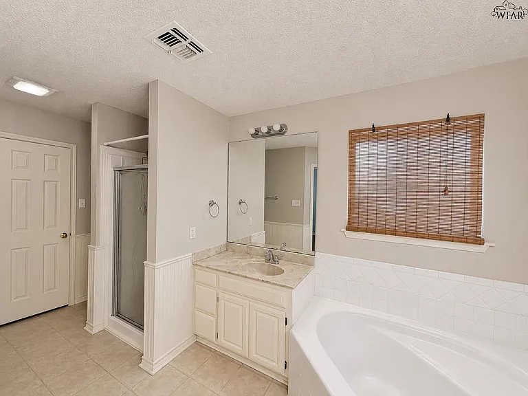 5201 Pebblestone Dr — Photo 16