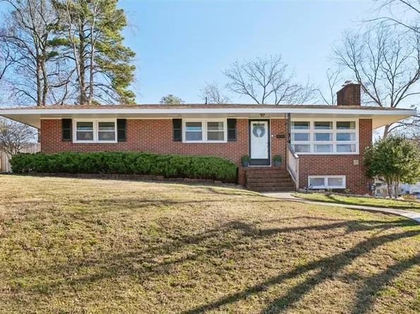 11 Brackin Ln, Newport News, VA 23608