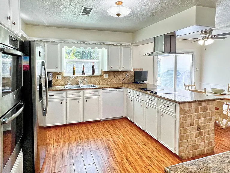 16902 Summit Oaks Ln — Photo 11
