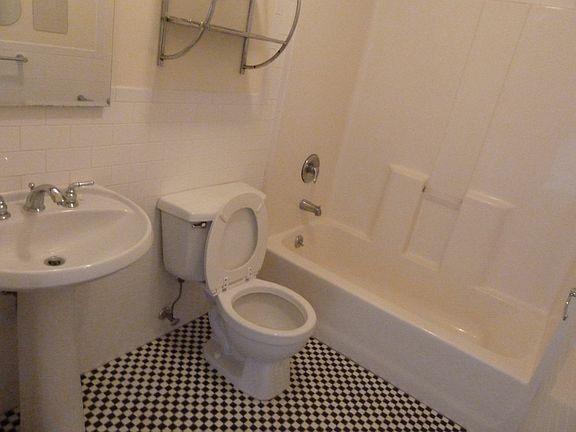 5th image of 192 Meserole St APT 12