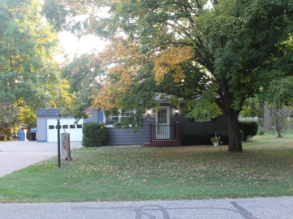 410 Clinton St, Jonesville, MI 49250
