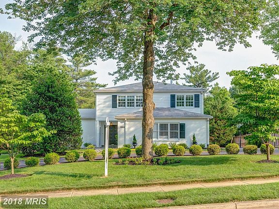 Beautiful! * Move -In Ready! *BEST HAMLET LOCATION