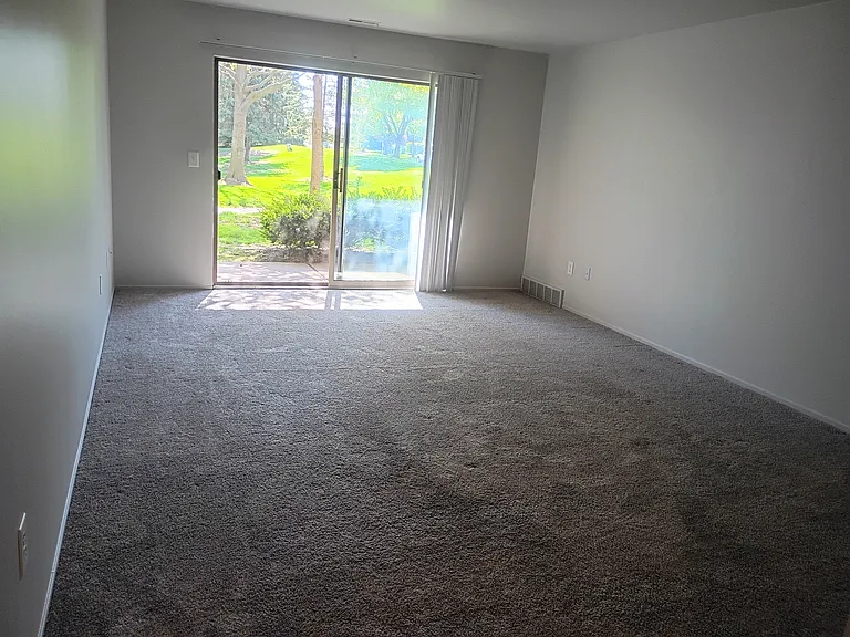Prentiss Pointe Apartments — Photo 104