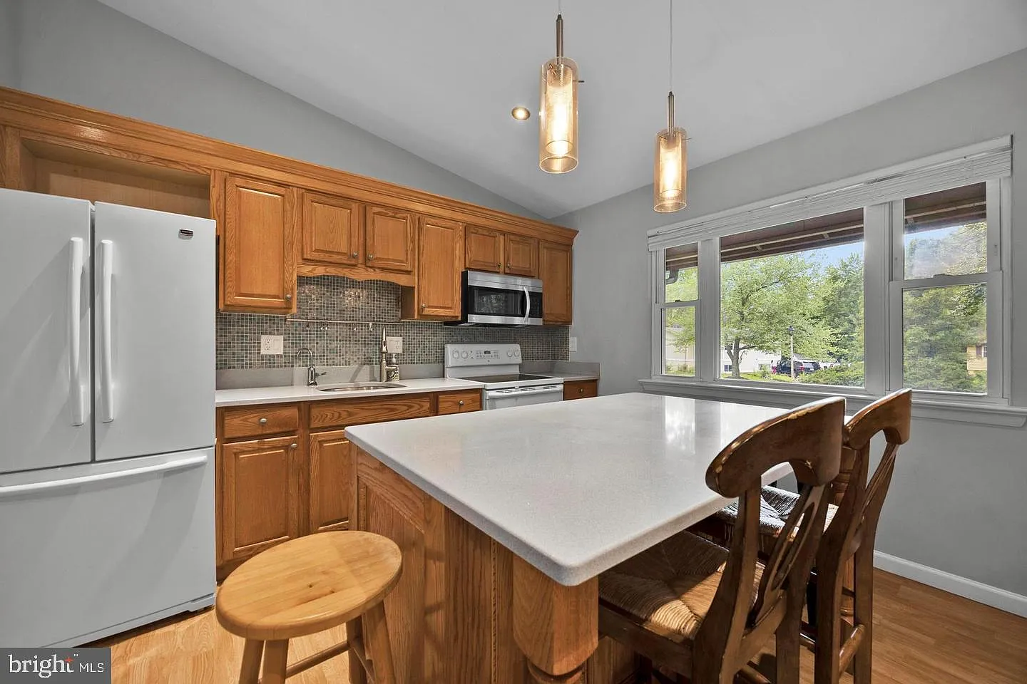 4 bed, 3.0 bath, 2189 sqft, $3,450 — Photo 4
