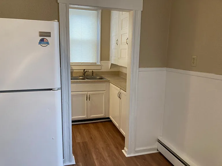 147 W Church St #B — Photo 11