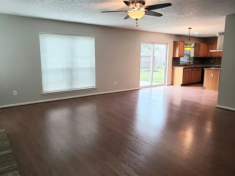 8714 Warrenford Dr — Photo 6