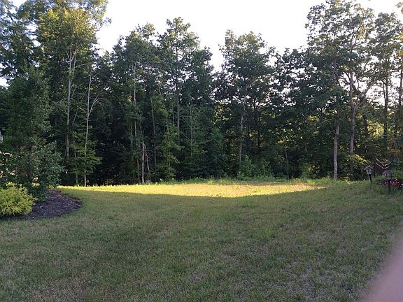 Amazing Lot - big yard on all sides : Don't be on top of your neighbors & be at the ideal spot in a 