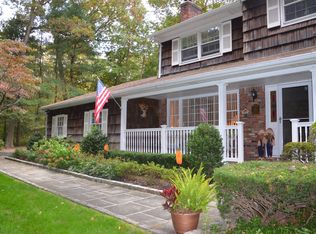 23 Cherry Ln, Syosset, NY 11791