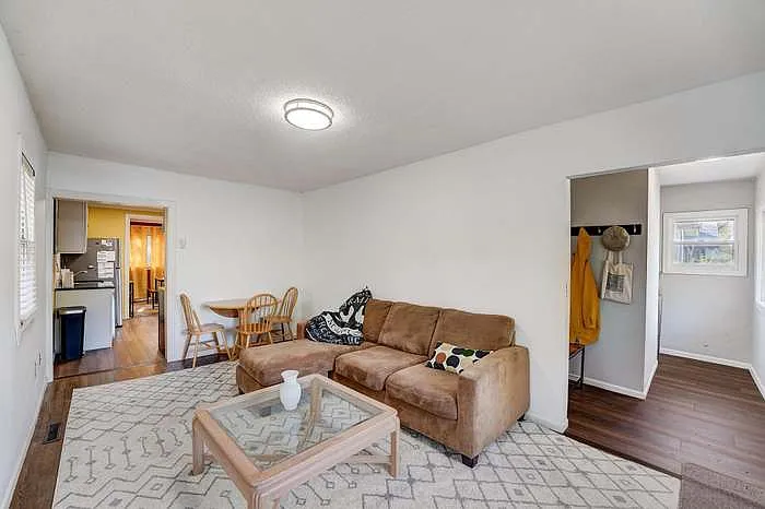3510 Newton Ave N — Photo 4