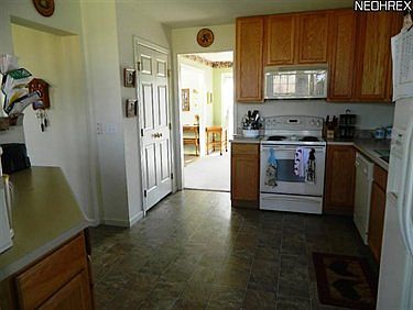 5th image of 1213 Tinkers Green Dr
