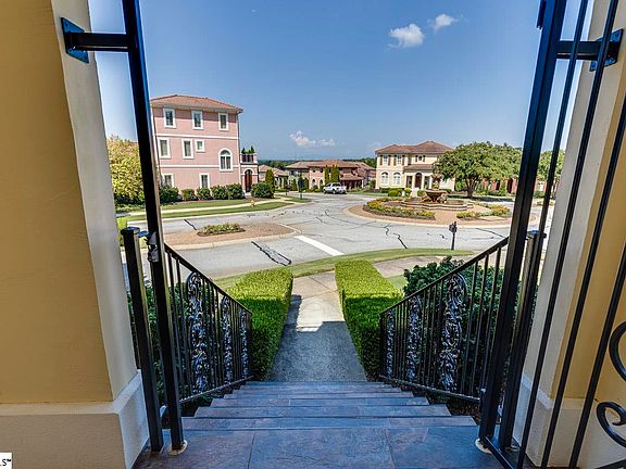 3rd image of 701 Villaggio Dr