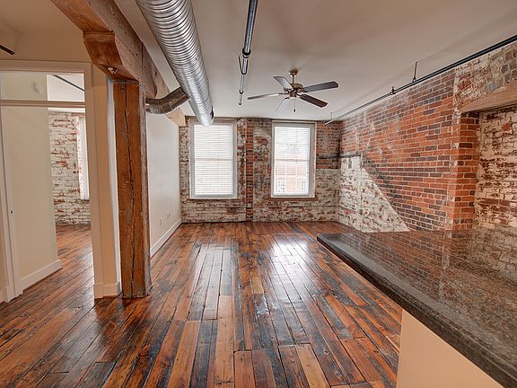 4th image of 2411 E Franklin St #P105