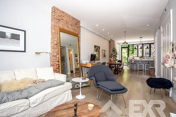 Rented by EXR | media 2