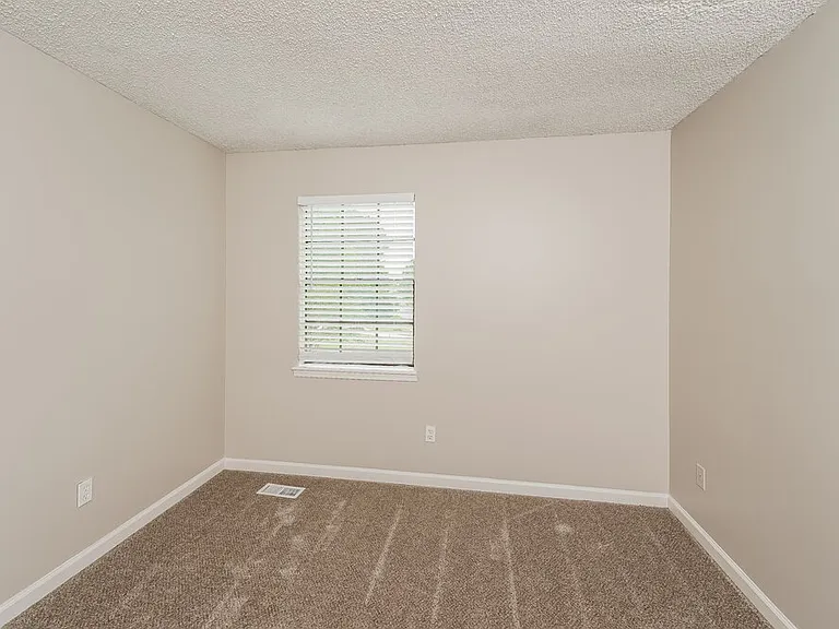 1100 Westchester Pkwy — Photo 14