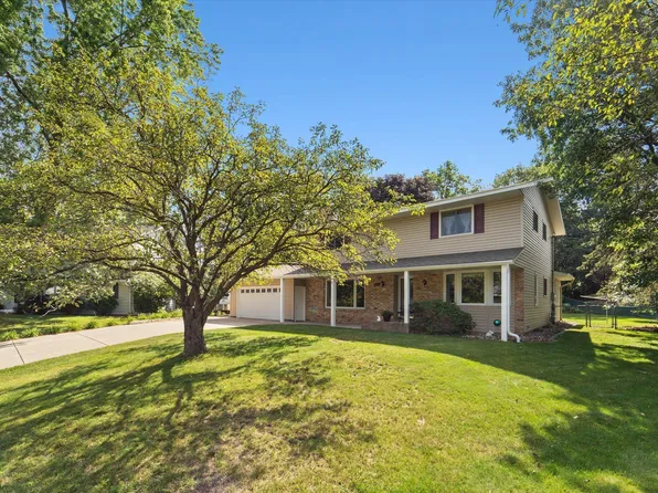 2610 Oak Dr, White Bear Lake, MN 55110