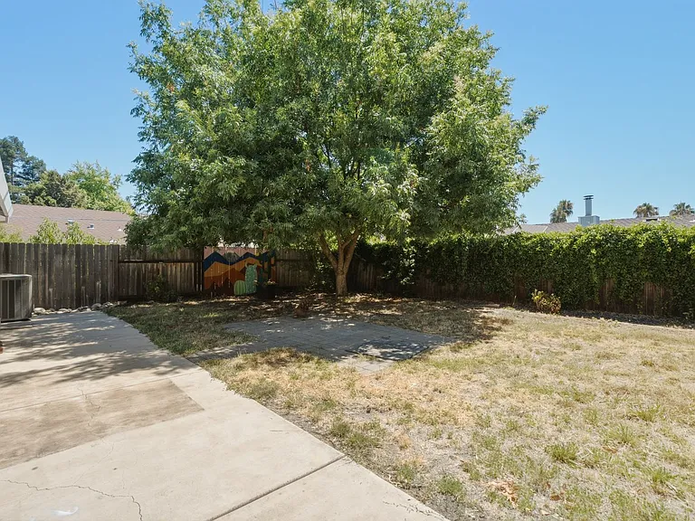 8034 Fairlands Way — Photo 24