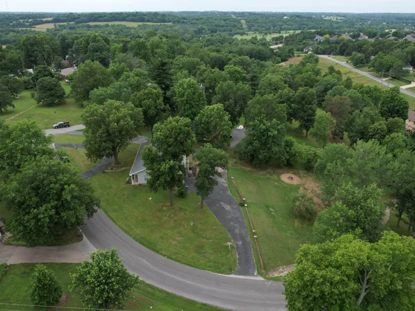 5811 S Hilltop Drive, Springfield, MO 65810