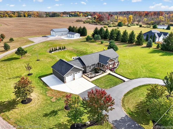 5980 Deer Meadow Trl, North Branch, MI 48461