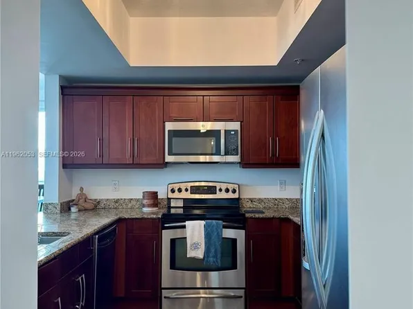 7275 SW 90th Way APT 301, Miami, FL 33156