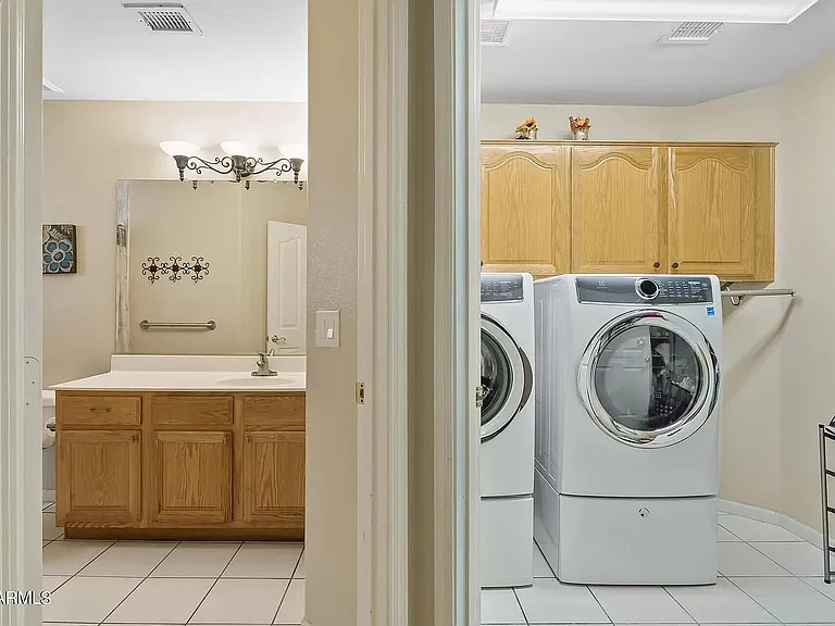 7879 W Kerry Ln — Photo 10