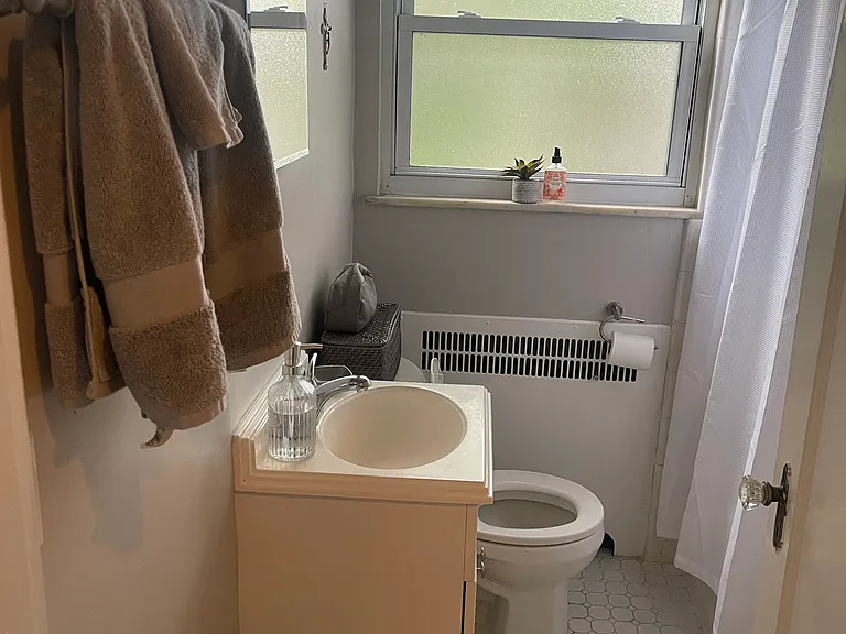 3577 Saybrook Ave #4 — Photo 14