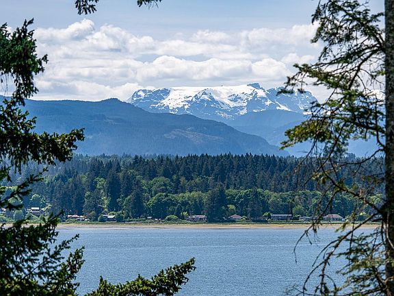 3rd image of 2275 Comox Ave #202