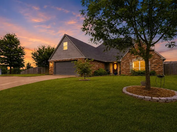 8012 Cottonwood Ave, Claremore, OK 74019
