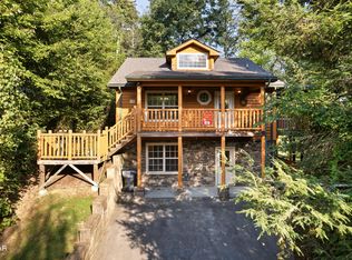 2602 Stonebrook Dr, Pigeon Forge, TN 37863