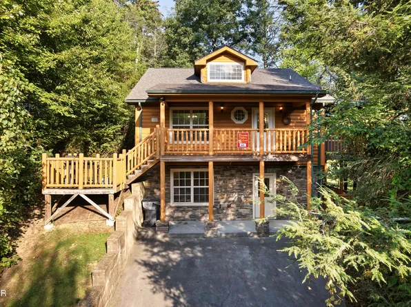 2602 Stonebrook Dr, Pigeon Forge, TN 37863