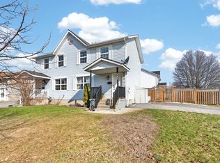 907 Warburton Cres, Kingston, ON K7M 8L3