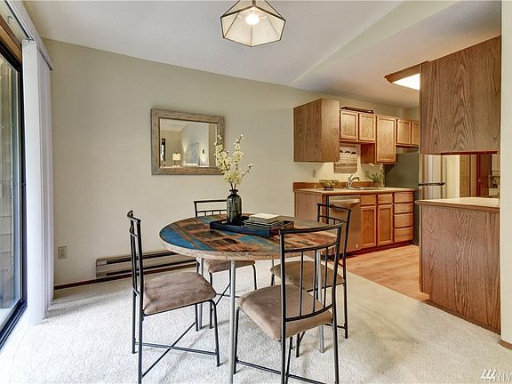4th image of 9512 1st Ave NE APT 401