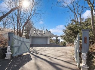 26 Norfolk Dr, Northport, NY 11768