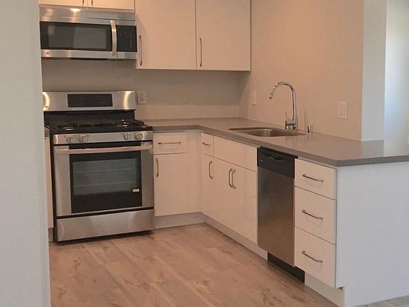 2nd image of 3760 Sawtelle Blvd #102