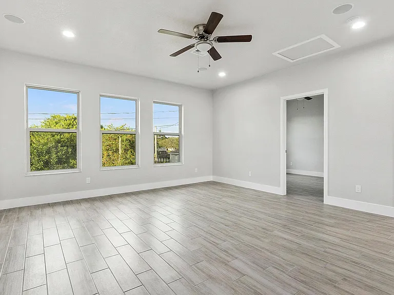 1351 SW Don Ct — Photo 15