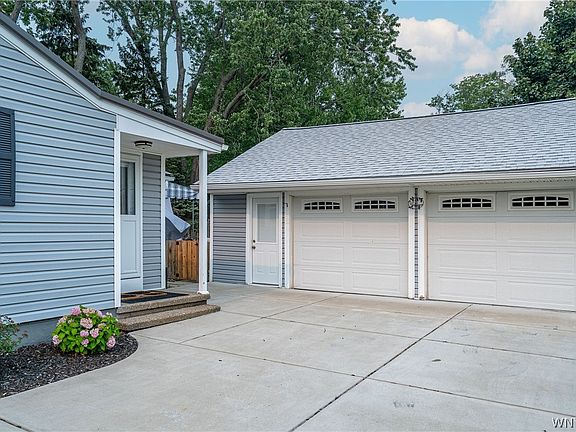 2nd image of 424 Sunset Dr