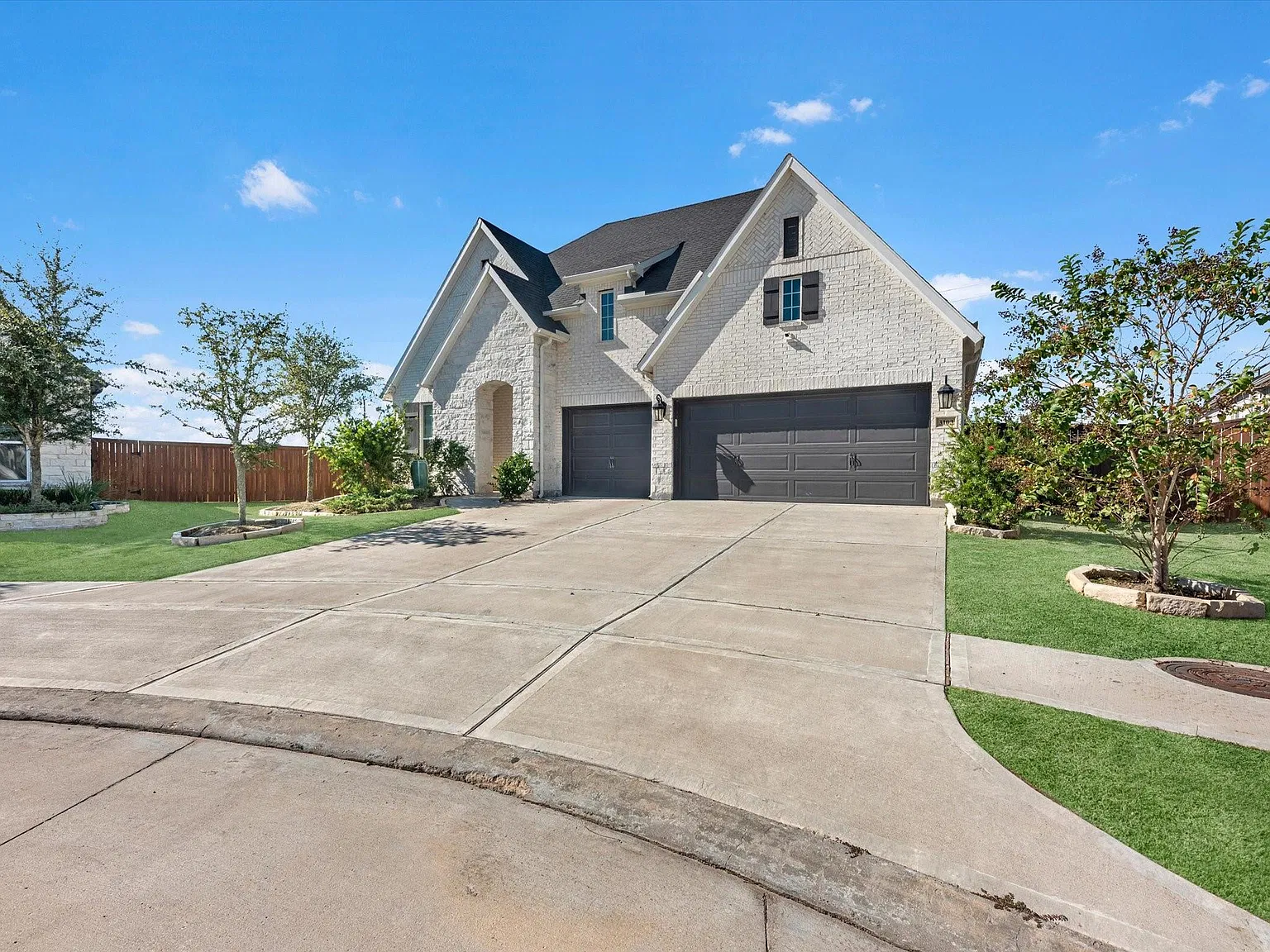4 bed, 3.0 bath, 2855 sqft, $4,000 — Photo 4