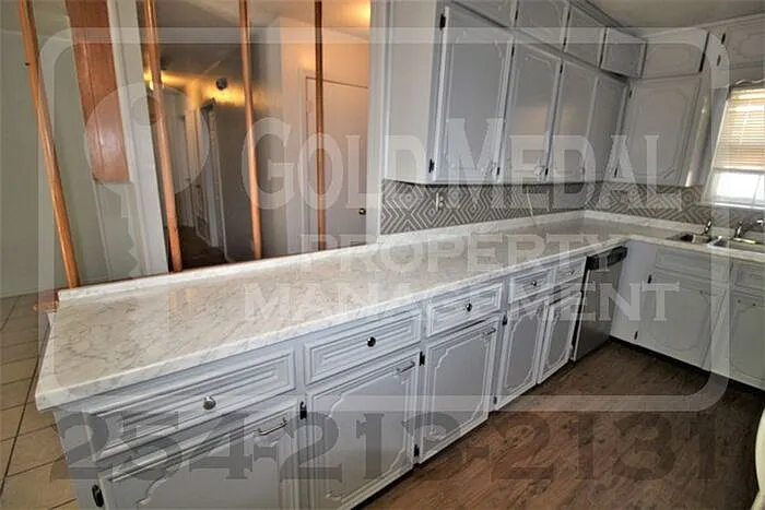 708 W Washington Ave — Photo 8