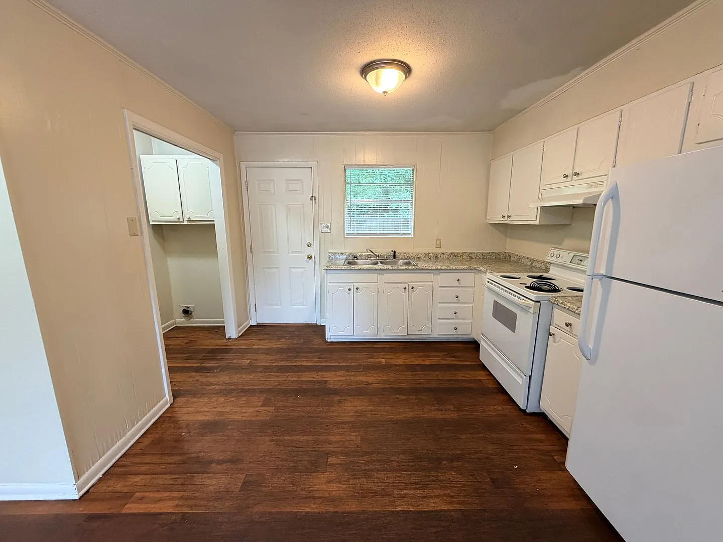 2Bed/1Bath Duplex — Photo 4