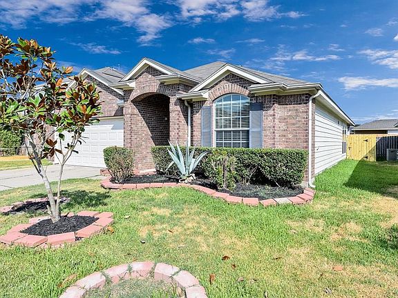 2nd image of 19454 Plantation Cove Ln
