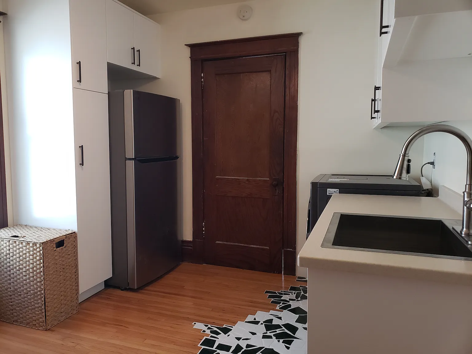 2 bed, 880 sqft, $1,695 — Photo 3